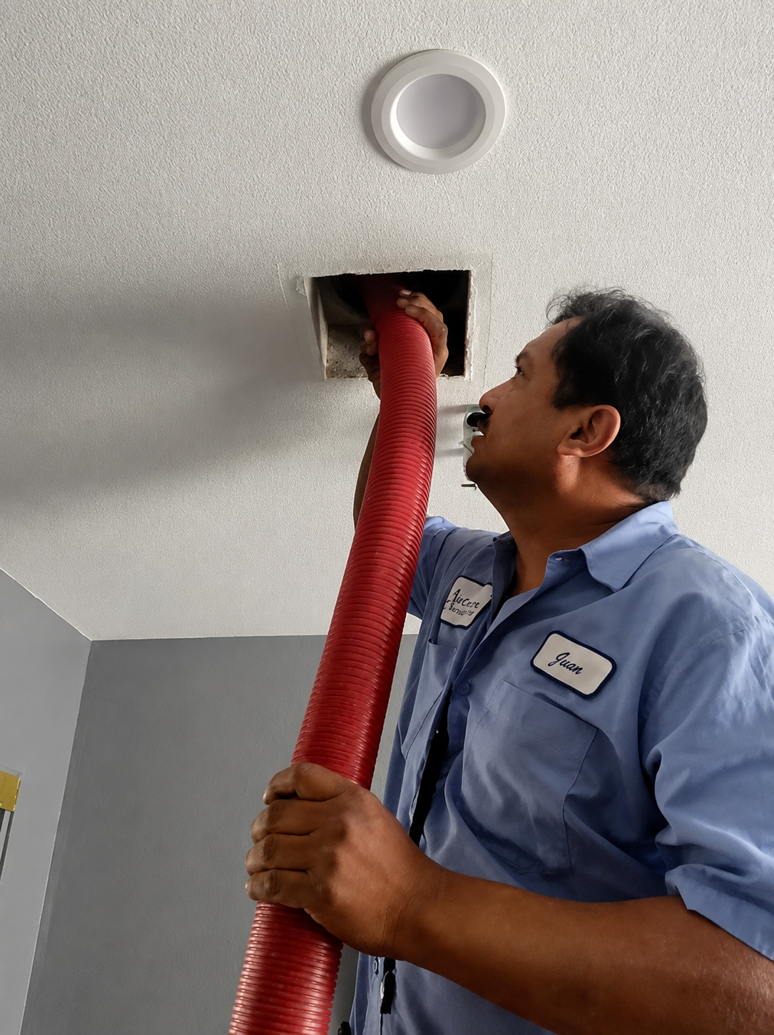 Anthem technician helping a local customer